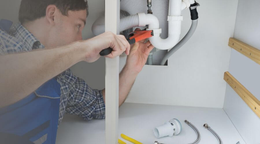 Expert burst pipe repair services in Eldorado, IL